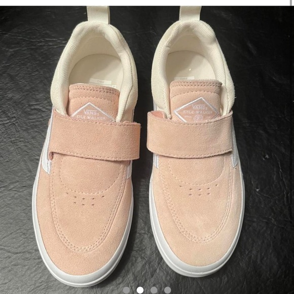 Vans - Picture 2 of 4